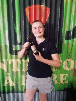 Lucie Entre Pot à Bière